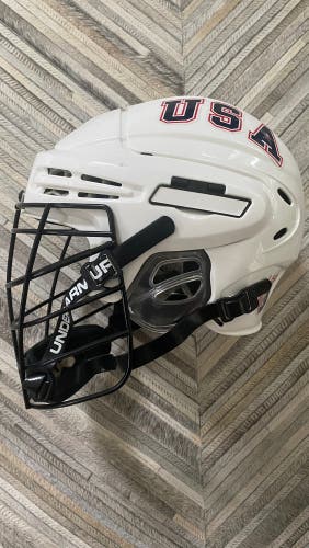 Official Team USA Box Helmet size M
