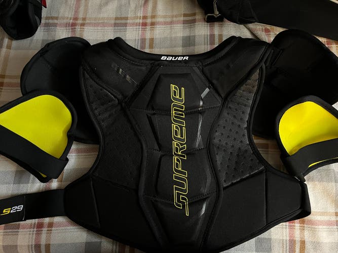 Senior Used Medium Bauer Supreme S29 Shoulder Pads