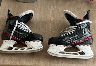 Senior Used Bauer Vapor 2X Hockey Skates Regular Width Size 8