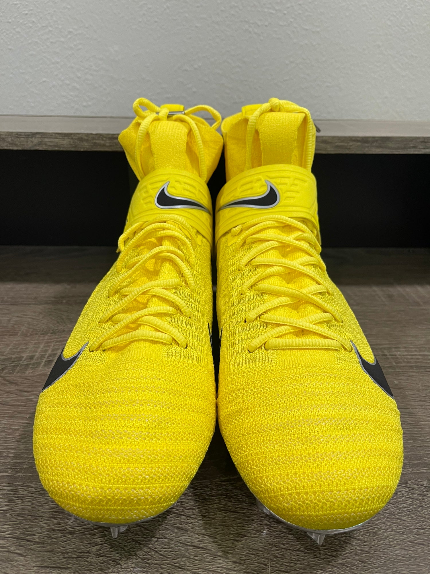 NIKE ALPHA MENACE ELITE 2 FLYKNIT 