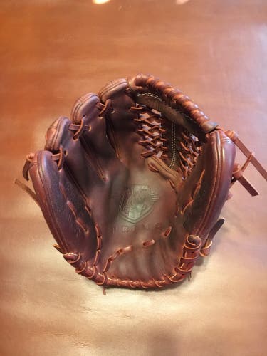Pitcher's 11.5" Rawlings Primo Baseball Glove