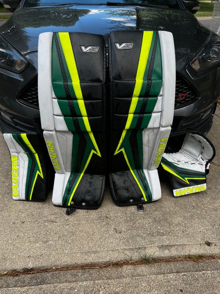 34+2 Vaughn Velocity V9 Pro Carbon Goalie Leg Pads