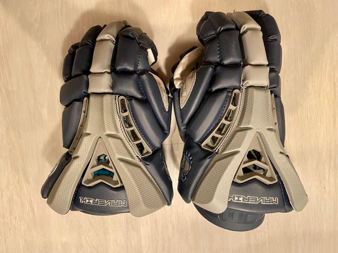 Nearly NEW Georgetown Rome Lacrosse Gloves