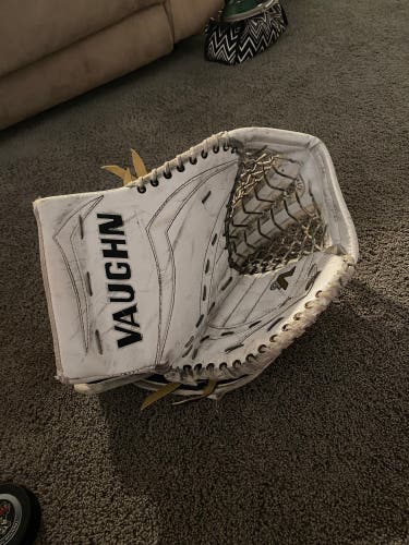 Vaughn V6 2200 Goalie glove