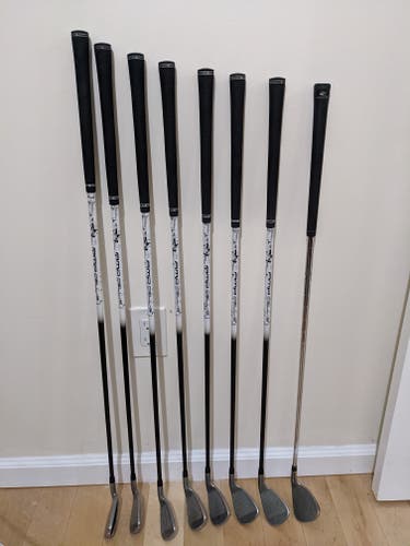 Men's Cobra Left Hand Fly-Z Iron Set Stiff 8 Pieces Graphite Shaft
