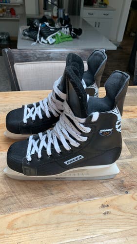 Junior Used Bauer Impact 100 Hockey Skates Regular Width Size 5