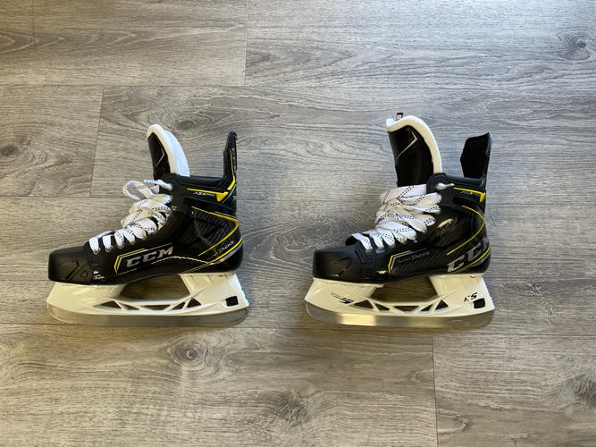 New CCM Regular Width Pro Stock Size 9 Super Tacks AS3 Pro Hockey Skates