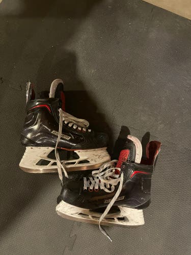 Senior Bauer Regular Width  Size 9.5 Vapor 1X Hockey Skates