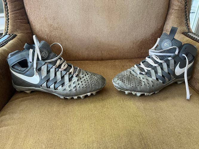 Youth Used Size 9.0 (Women's 10) Nike