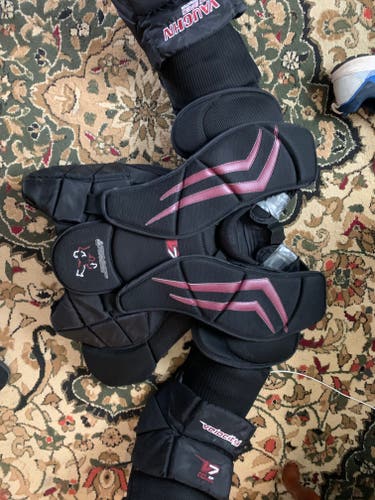 Used Medium Vaughn Velocity V7 XF Pro Carbon Goalie Chest Protector