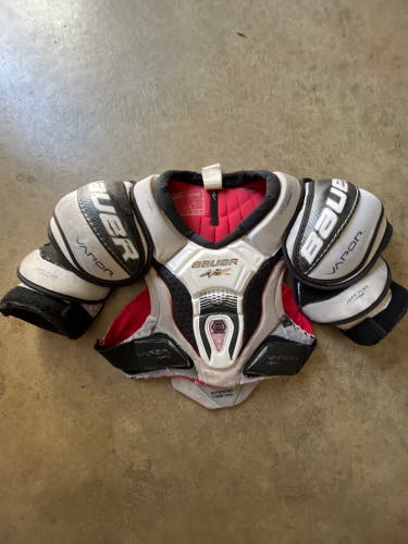 Senior Medium Bauer Pro Stock Vapor APX Shoulder Pads
