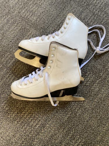 Used  Size 6 Figure Skates
