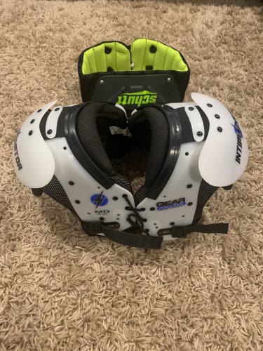 youth medium football shoulder pads with rib protector