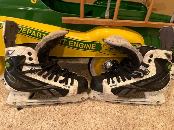 Used Reebok Regular Width  Size 8.5 White k Hockey Skates