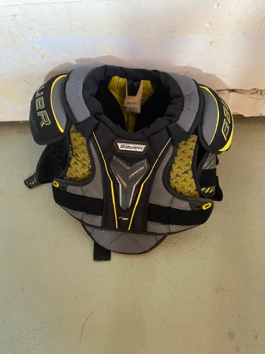 Used Junior Large Bauer Supreme 1S Shoulder Pads