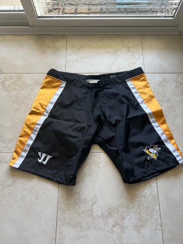 New Pittsburg Penguins shell size L Warrior