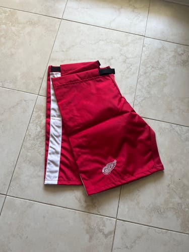 New Detroit Red Wings shell size L Warrior