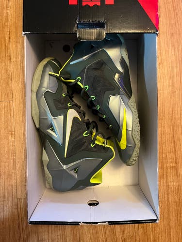 Men's Size Men's 10.5 (W 11.5) Nike Lebron 11 Shoes