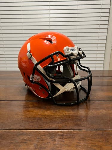 Football Helmet- Schutt- Vengeance- Medium