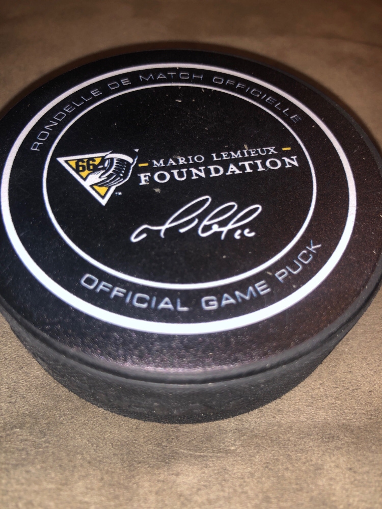NEW Mario Lemieux FOUNDATION OFFICIAL HOCKEY PUCK