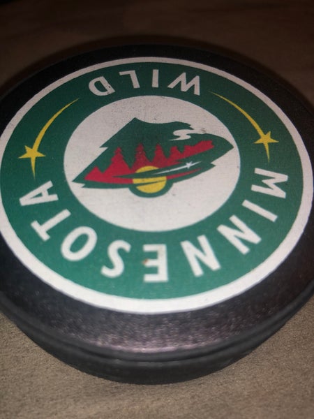 MINNESOTA WILD  N.H.L . HOCKEY PUCK