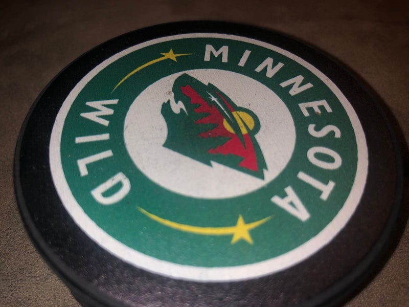 MINNESOTA WILD  N.H.L . HOCKEY PUCK