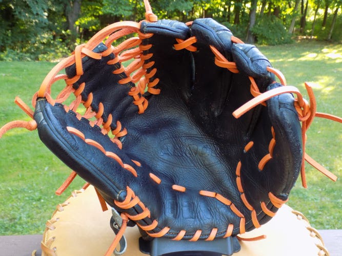 Used Wilson Right Hand Throw A2000 Baseball Glove 11.5"