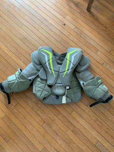 Used Large Vaughn  Velocity V7 XF Pro Carbon Goalie Chest Protector