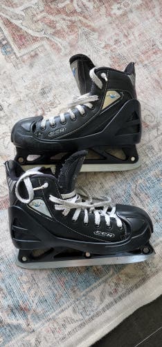 Junior Used CCM Vector 4.0 Hockey Goalie Skates Regular Width Size 5