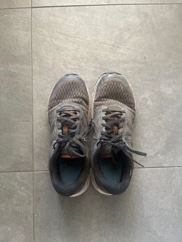 Gray Men's New Balance Shoes