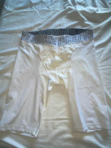 White Used Large/Extra Large Nike Compression