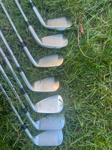 Used Left 4-PW Titlest T200 Irons Extra Stiff