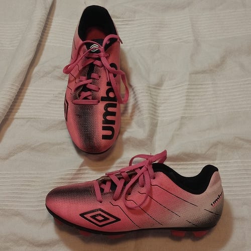 GIRLS UMBRO SOCCER CLEATS 2.5 SPIKES SHOES MOLDED 2 1/2