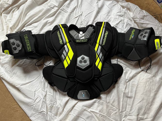 Used Medium Vaughn Velocity VE8 Int Goalie Chest Protector