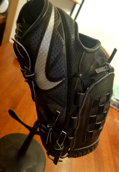新品 NIKE 野球グローブ MVP SELECT GLOVES What Pros Wear: What a UNC Ballplayer Thinks About the New