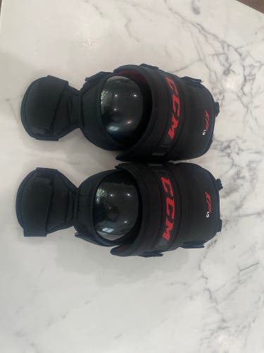 Ccm KP 1.9 Hockey Goalie Intermediate Knee Guards