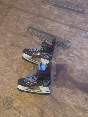 Used CCM Size 9.5 JetSpeed FT2 Hockey Skates