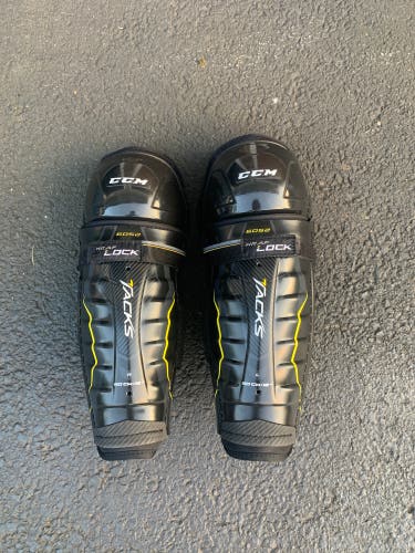 CCM  Tacks 6052 Shin Pads