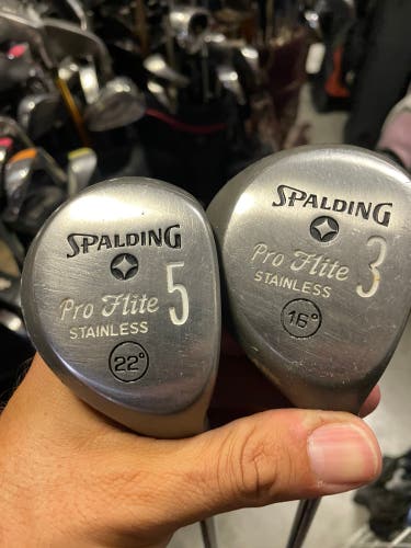 Golf clubs Spaulding top flite  Wood 3 and 5 in right Handed
