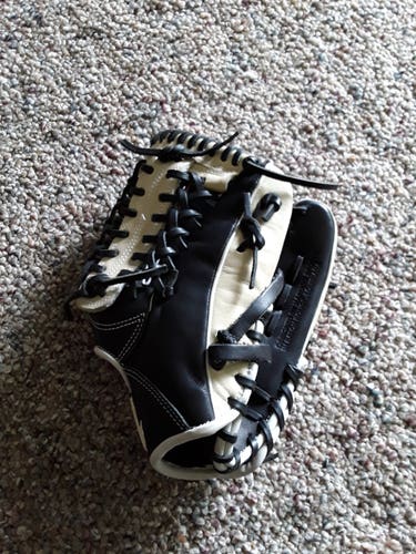 Used Marucci Right Hand Throw Infield Ascension Baseball Glove 11.75"