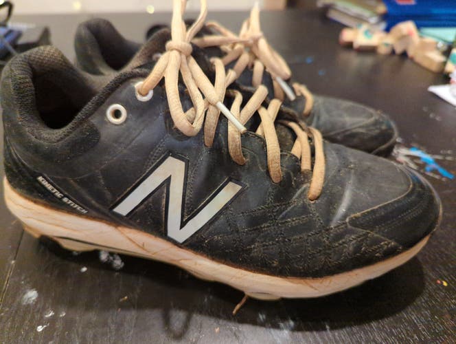 Black Used Youth Men's Size 7.0 (Women's 8.0) Molded Cleats New Balance Low Cut