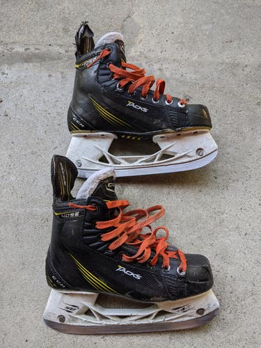 Junior Used CCM Tacks 4052 Hockey Skates Regular Width Size 3.5