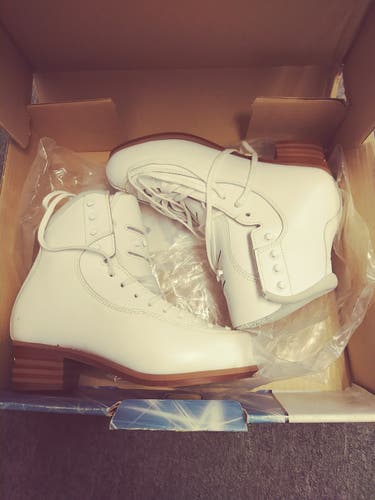 New Jackson DJ3700 Boots Figure Size 5B