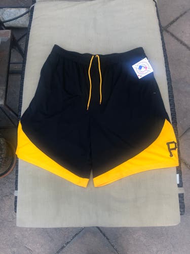 Pittsburgh Pirates Majestic Genuine Merchandise Shorts (XL)