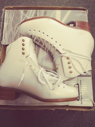 New Jackson Figure Skates 2270 Boots Size 6.5A