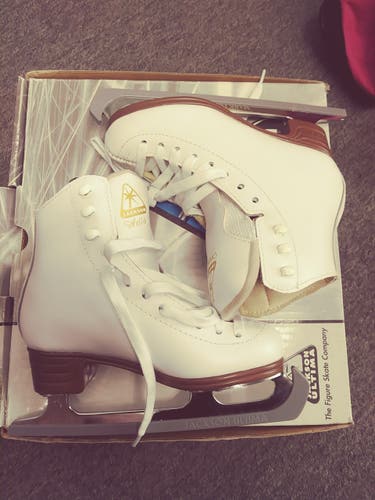 New Jackson Figure Skates JS 1791 Size 12.5B
