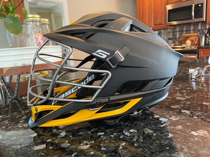 Player's Cascade S Helmet