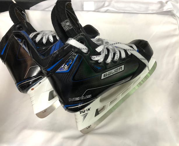 Senior Bauer Nexus Regular Width Size 9 Hockey Skates