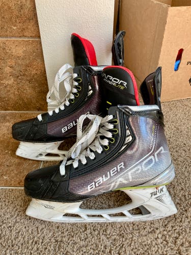 Senior Used Bauer Vapor Hyperlite Hockey Skates Size 8 Fit 3 (Wide) - Without Steel
