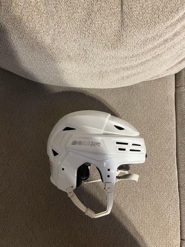 Used Medium Bauer Re-Akt 200 Helmet